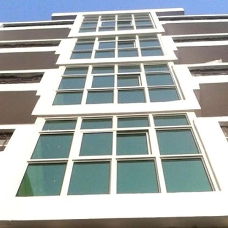 Charanpahari Hotel Nuova Delhi Esterno foto