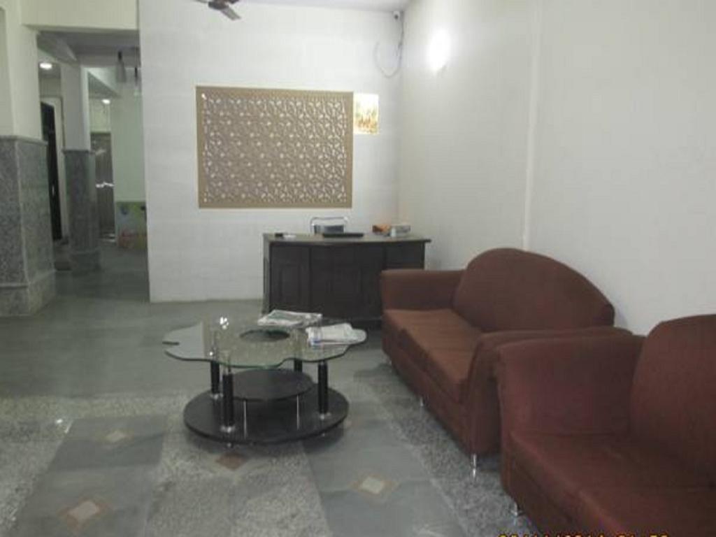 Charanpahari Hotel Nuova Delhi Esterno foto