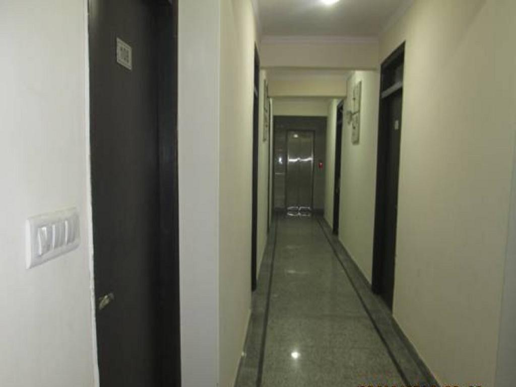 Charanpahari Hotel Nuova Delhi Esterno foto