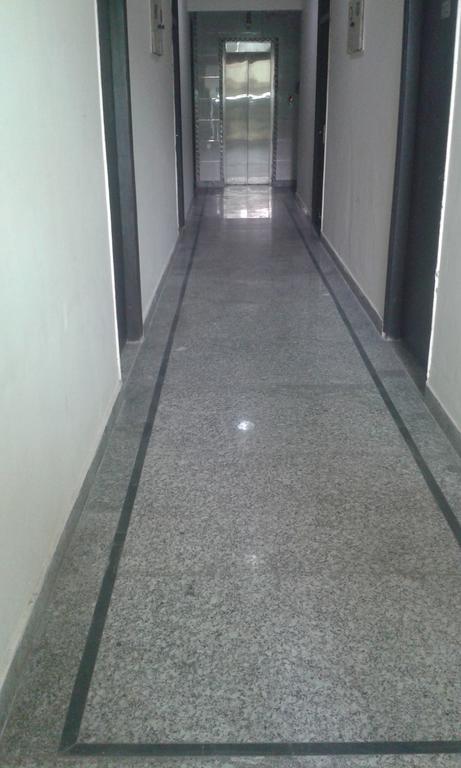 Charanpahari Hotel Nuova Delhi Esterno foto