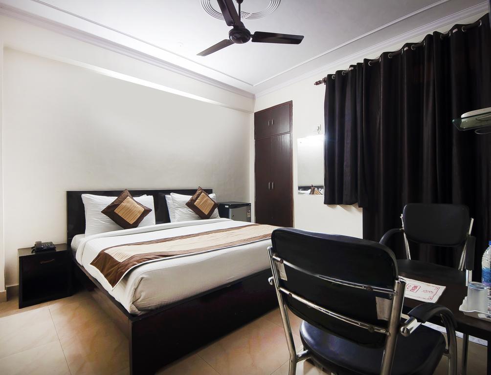Charanpahari Hotel Nuova Delhi Esterno foto