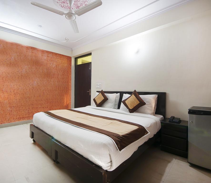 Charanpahari Hotel Nuova Delhi Esterno foto