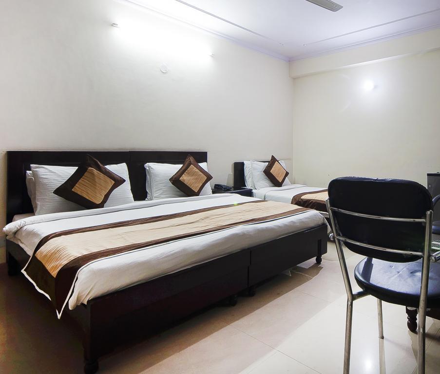 Charanpahari Hotel Nuova Delhi Esterno foto