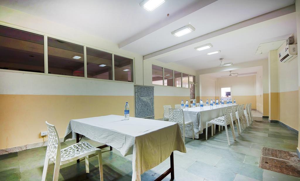 Charanpahari Hotel Nuova Delhi Esterno foto