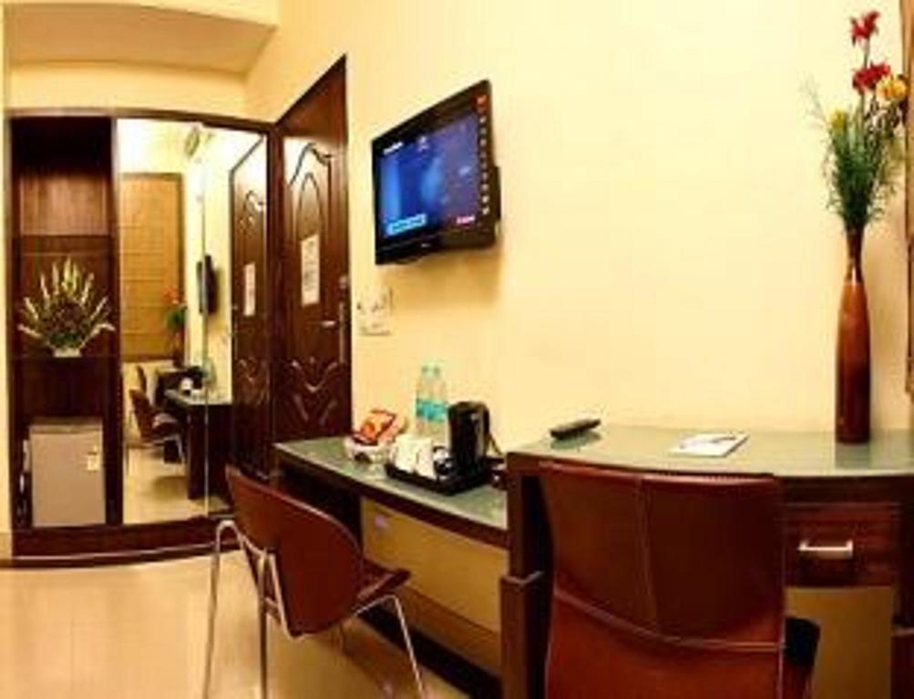 Charanpahari Hotel Nuova Delhi Esterno foto