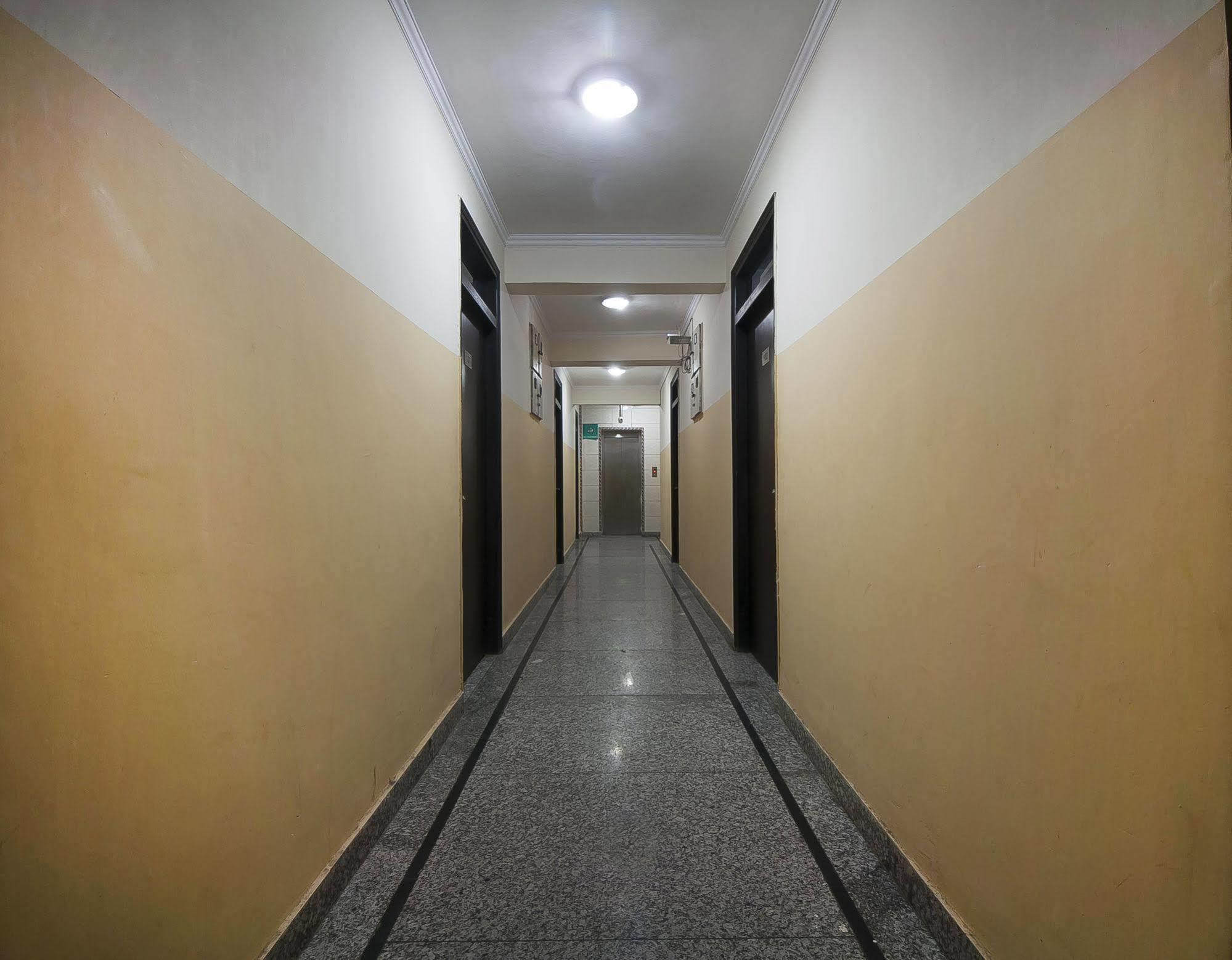 Charanpahari Hotel Nuova Delhi Esterno foto